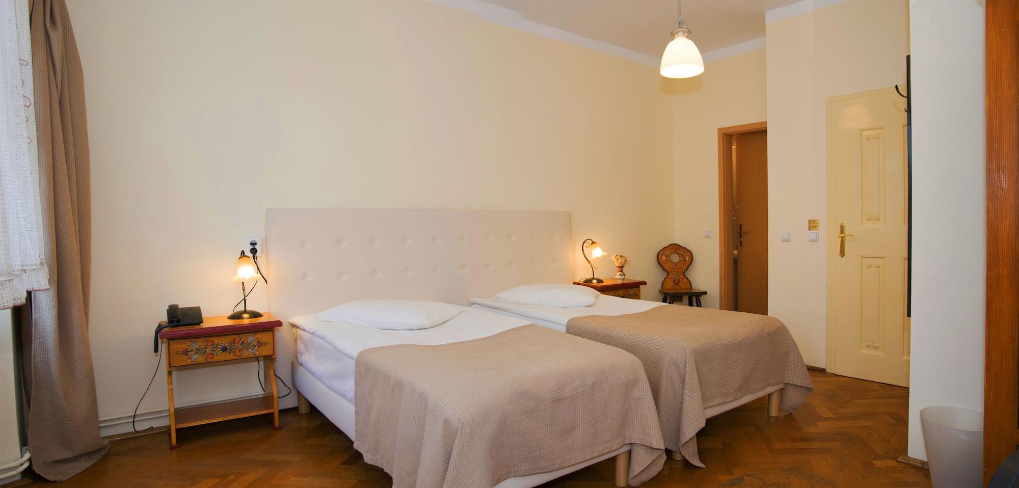 Casa Luxemburg- Newly Renovated Hotel