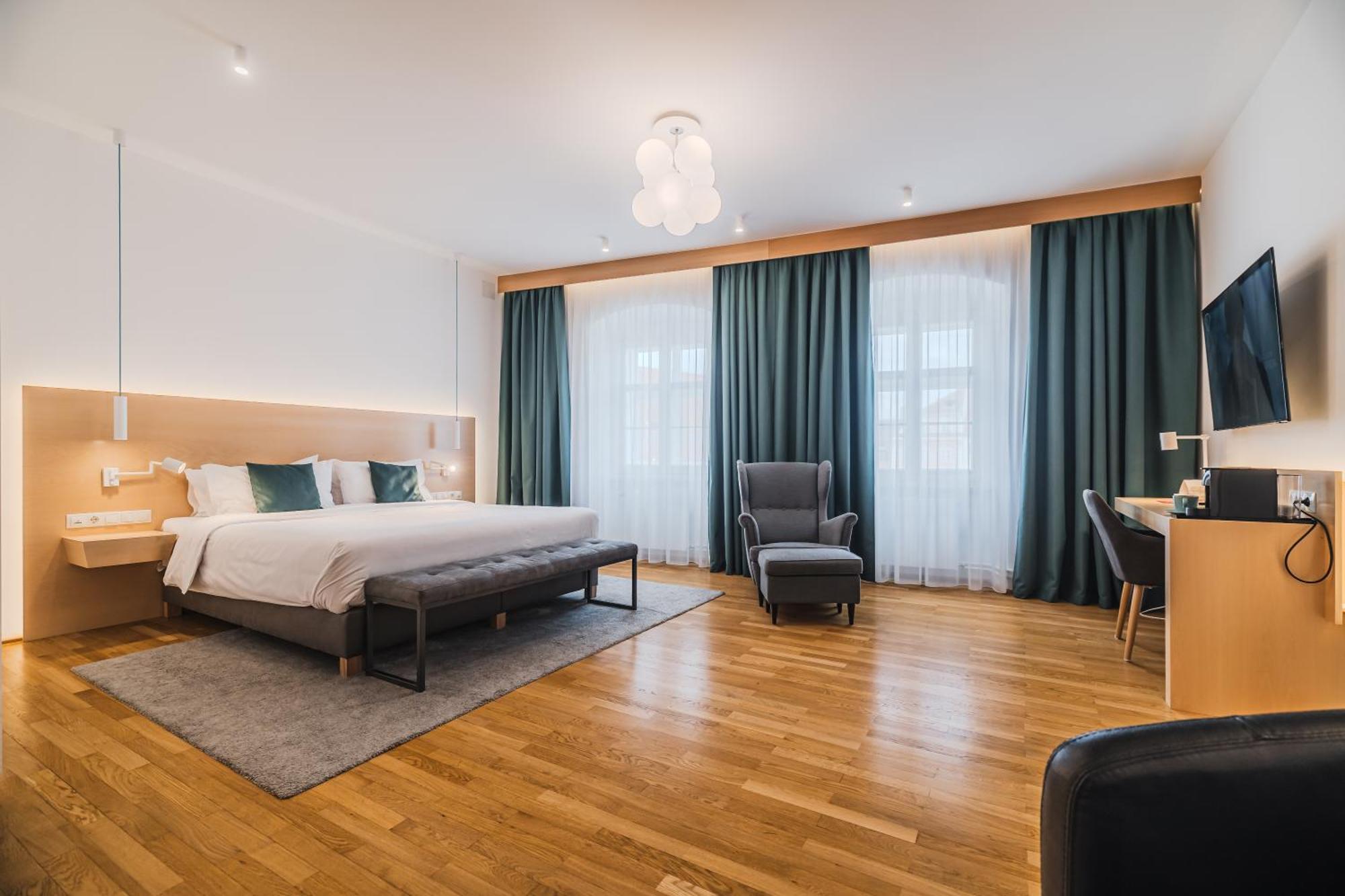 Casa Luxemburg- Newly Renovated Hotel